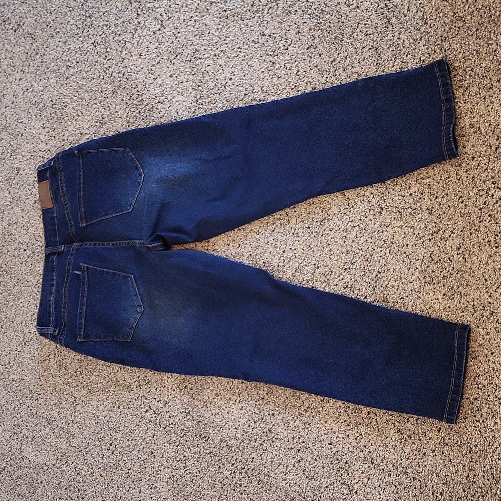 Tahari mid rise capris - Picture 2 of 8